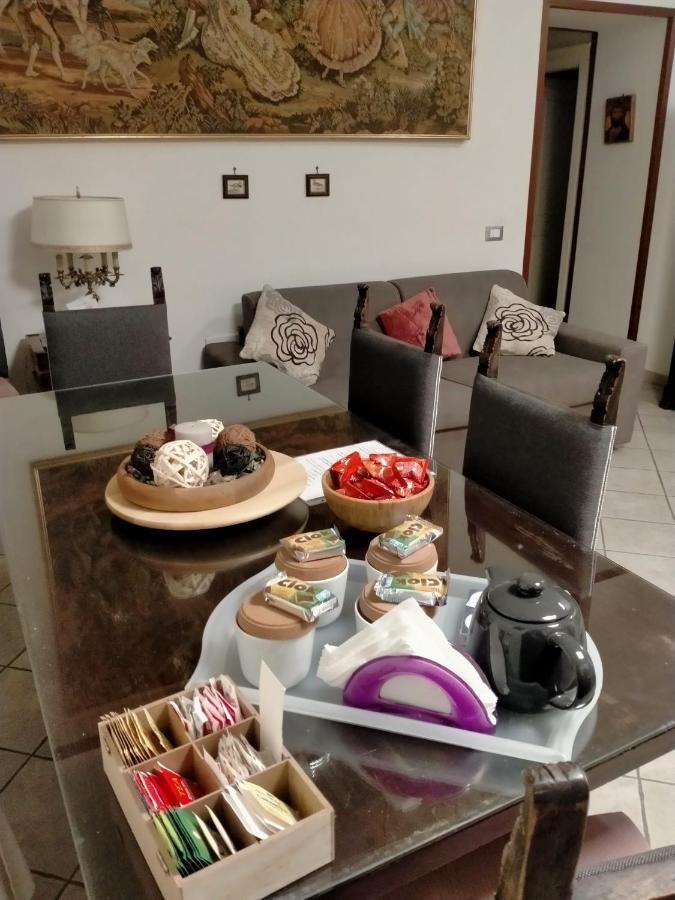 Luci Di S. Chiara Apartment Наполи Екстериор снимка
