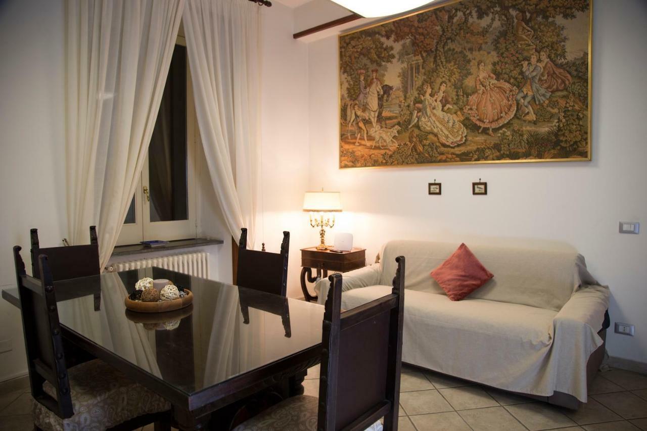 Luci Di S. Chiara Apartment Наполи Екстериор снимка