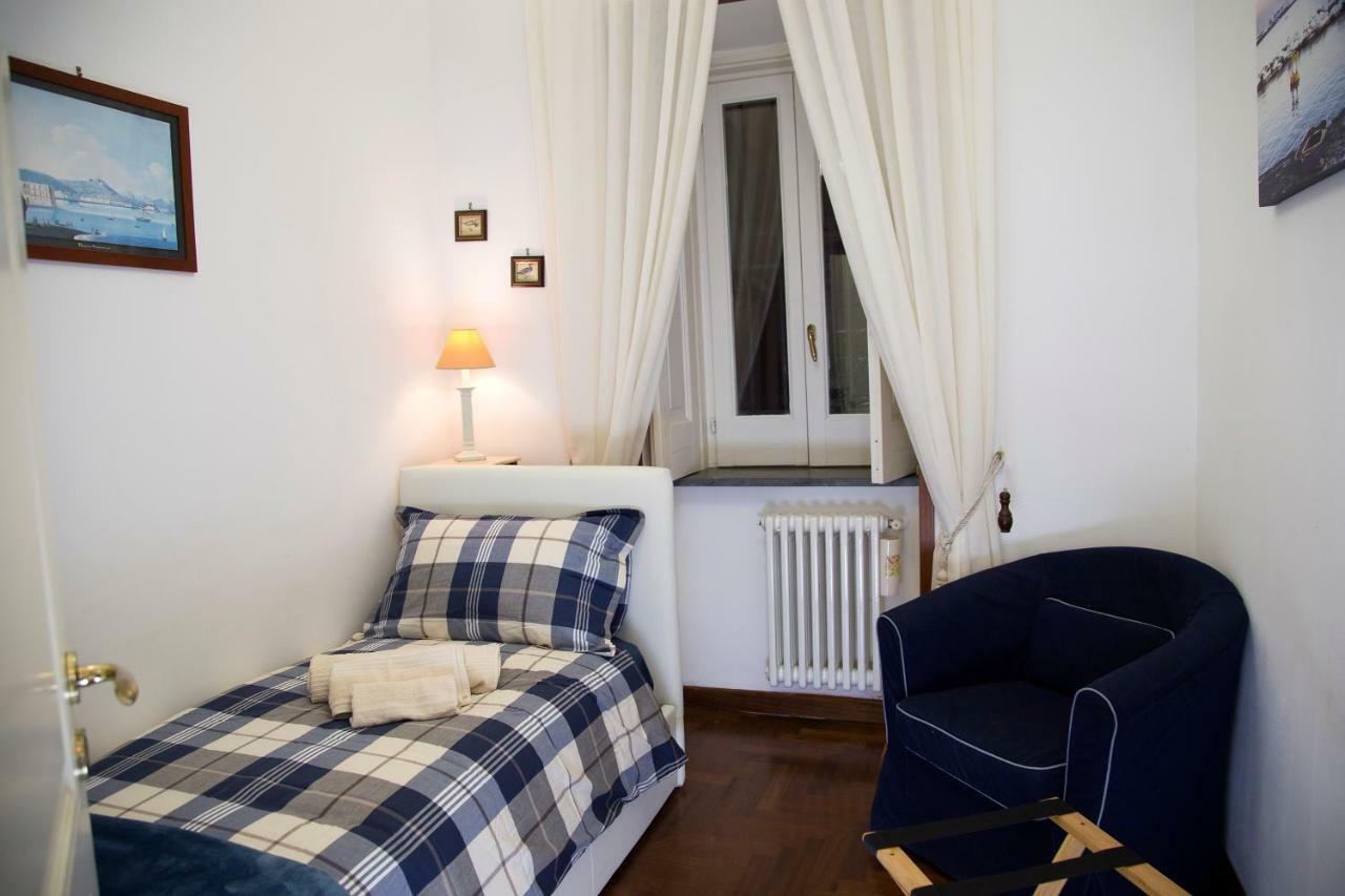 Luci Di S. Chiara Apartment Наполи Екстериор снимка