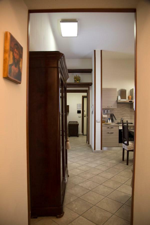 Luci Di S. Chiara Apartment Наполи Екстериор снимка