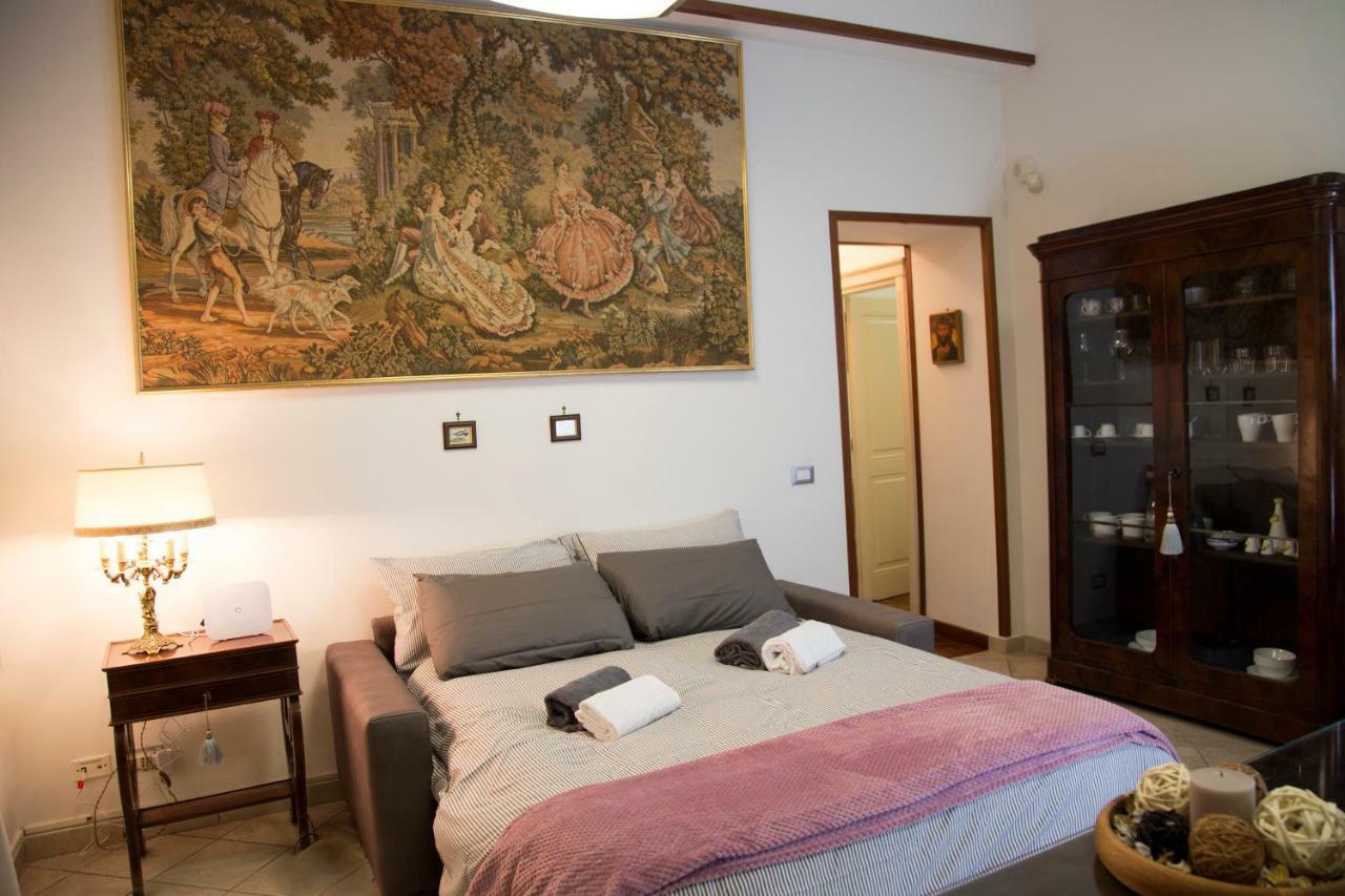 Luci Di S. Chiara Apartment Наполи Екстериор снимка